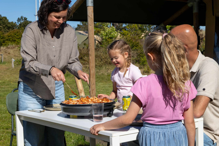 Ameland pan pasta opscheppen buiten