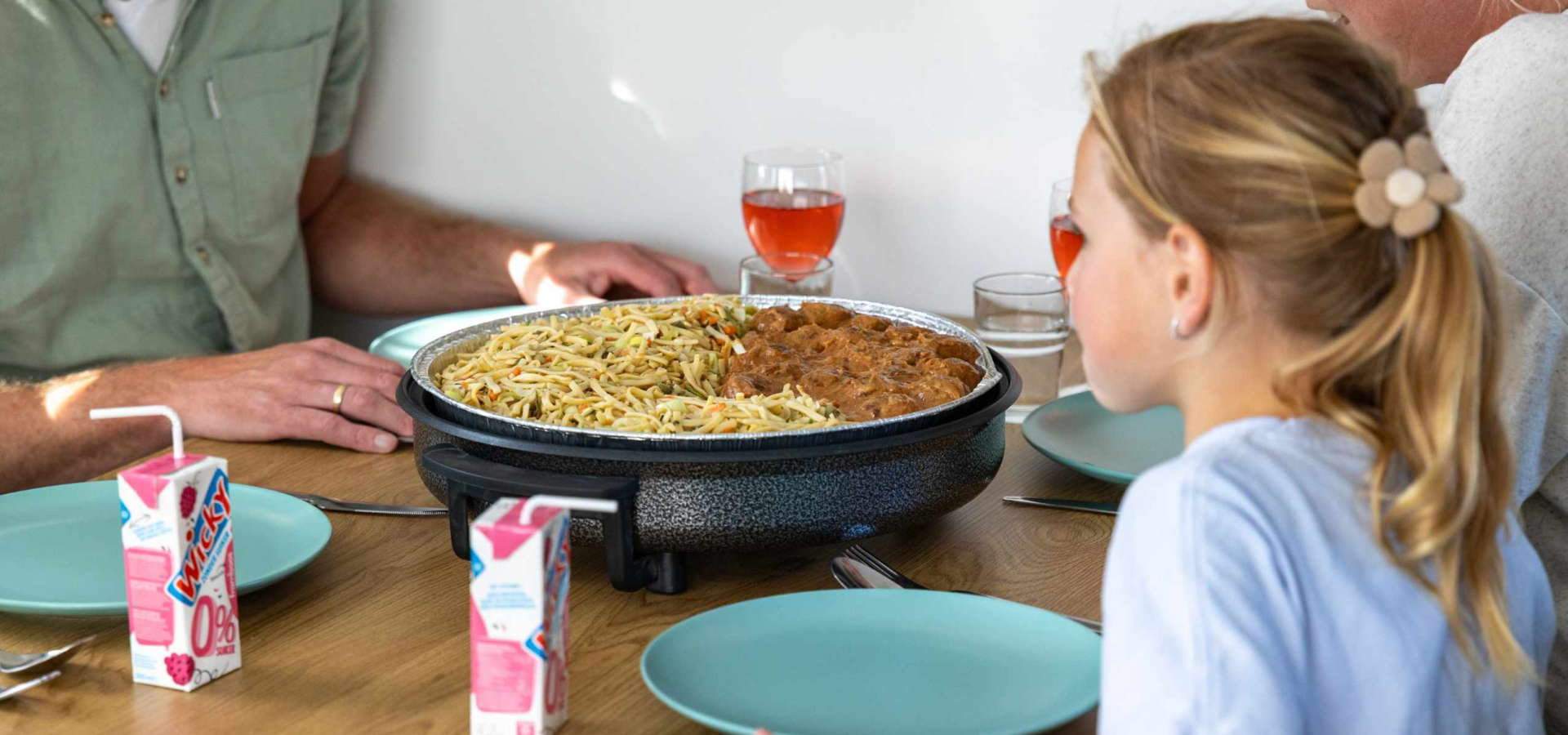 Ameland pan oosters gerecht op tafel